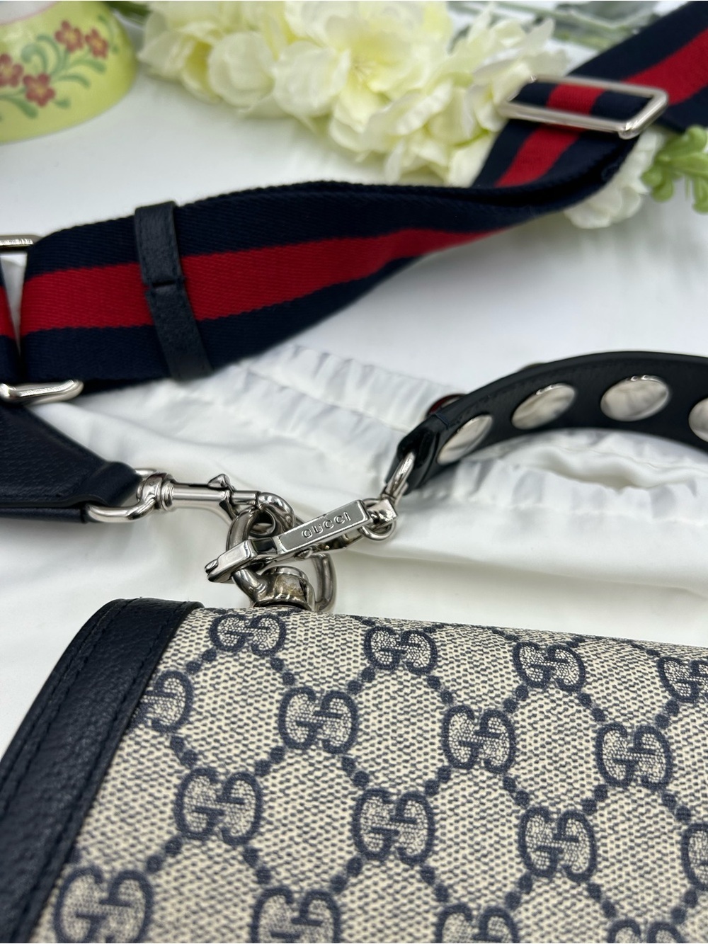 Women's Gucci Blondie iconic GG Supreme canvas shoulder Bag made in Italy - Picture 9 of 16